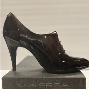 Via Spiga Woman's Oxford Dark Brown Merlot Patent Leather Ankle Heels - Size 6